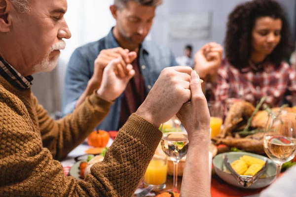 Selective Focus Senior Man Holding Hands Multicultural Family Thanksgiving — Stock Photo, Image