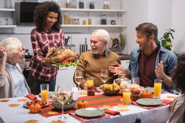 Selective Focus African American Woman Holding Turkey Family Table Kitchen — Stock Photo, Image