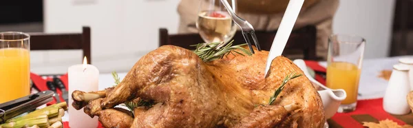 Panoramic Crop Man Cutting Turkey Thanksgiving Celebration — Stock Photo, Image