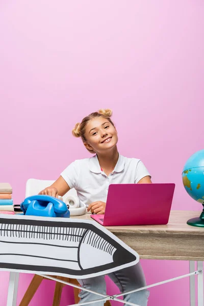 Child Sitting Laptop Globe Paper Art Desk Pink Background — Stock Photo, Image