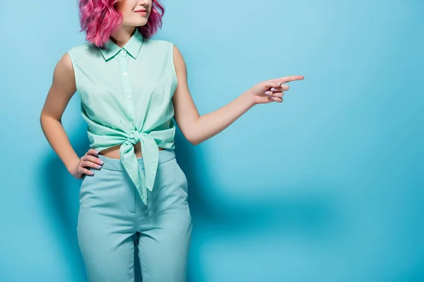 Cropped View Young Woman Pink Hair Pointing Aside Blue Background — Stock Photo, Image