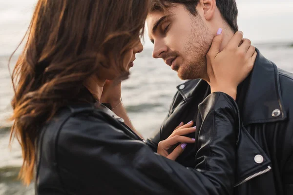 Young Woman Touching Neck Boyfriend Leather Jacket Sea — Stock Photo, Image