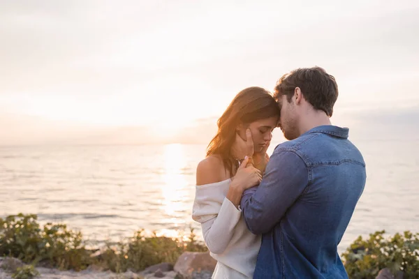 Young Man Touching Brunette Girlfriend Beach Sea Sunset — Stock Photo, Image