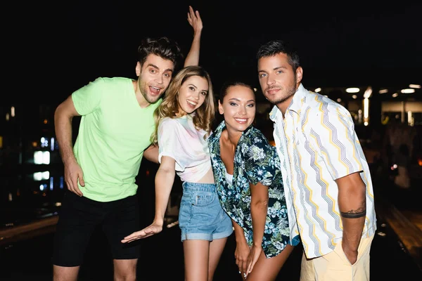 Young Friends Looking Camera Outdoors Night — Stock Photo, Image