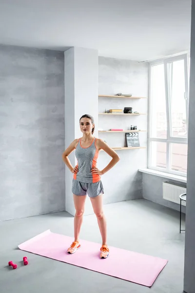 Sportswoman Standing Hands Hips Fitness Mat Dumbbells Home — Stock Photo, Image