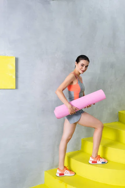 Side View Sportswoman Fitness Mat Looking Camera Stairs Home — Stock Photo, Image