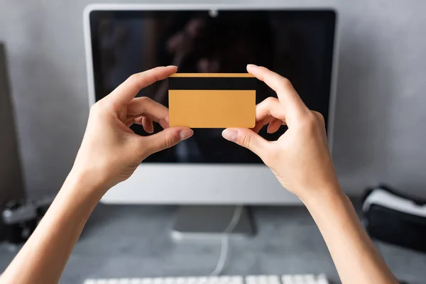 Cropped View Teleworker Holding Credit Card Computer Home — Stock Photo, Image