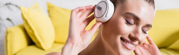 Website Header Smiling Woman Closed Eyes Listening Music Headphones Home — Stock Photo, Image