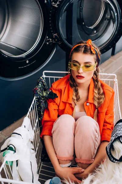 Stylish Woman Sitting Cart Clothing Washing Machines Laundromat — Stock Photo, Image