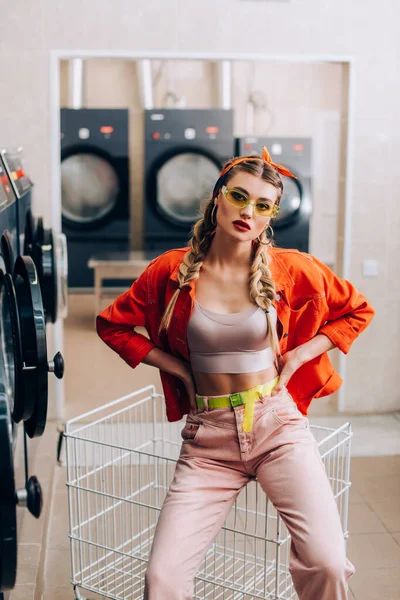 Stylish Woman Headband Sunglasses Posing Hands Hips Modern Laundromat — Stock Photo, Image