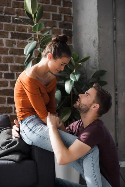 Responsive Man Talking Upset Girlfriend Crying While Sitting Sofa — Stock Photo, Image