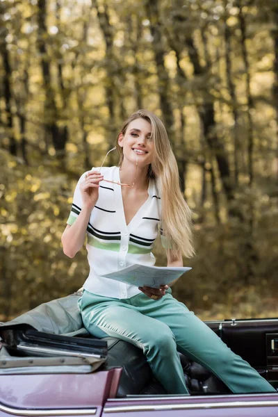Cheerful Woman Looking Camera While Sitting Cabriolet Holding Sunglasses Map — Stock Photo, Image