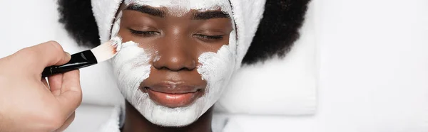 Close View African American Woman Closed Eyes Lying Spa Therapist — Stock Photo, Image