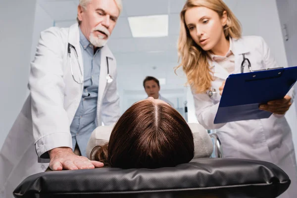 Selective Focus Patient Lying Stretcher Doctors Clipboard Clinic — Stock Photo, Image
