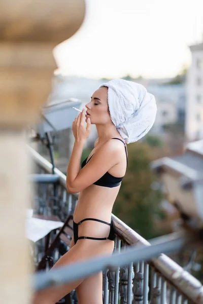 Sexy Young Woman Black Underwear Towel Head Smoking Cigarette Balcony — Stock Photo, Image