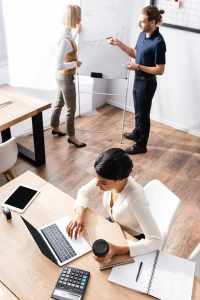 Overhead View African American Woman Using Laptop While Sitting Table — Stock Photo, Image