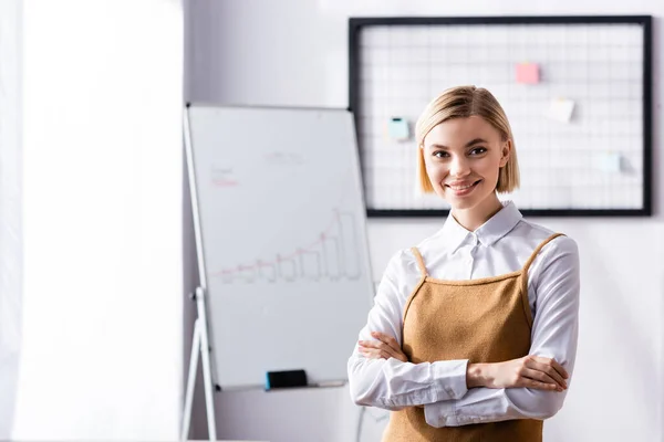 Happy Blonde Businesswoman Looking Camera While Standing Crossed Arms — Stock Photo, Image