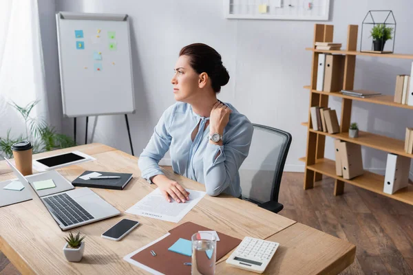 Businesswoman Painful Neck Looking Away While Sitting Workplace Office — Stock Photo, Image