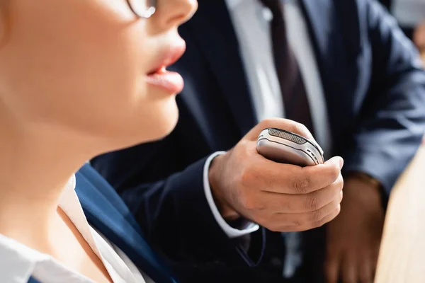 Partial View Journalist Dictaphone Interviewing Politician Press Conference Blurred Foreground — Stock Photo, Image