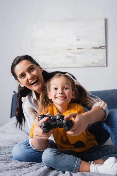 Kyiv Ukraine September 2020 Excited Mother Daughter Playing Video Game — 图库照片