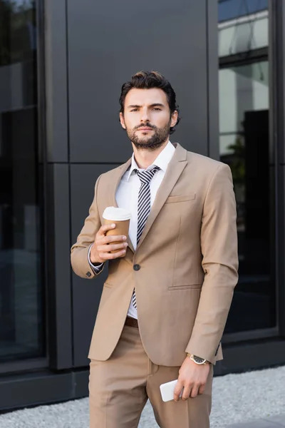 Bearded Businessman Formal Wear Holding Coffee Smartphone Modern Building — Stock Photo, Image