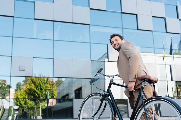 Happy Businessman Wireless Earphones Walking Stairs Bicycle — Stock Photo, Image