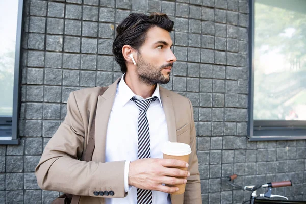 Businessman Wireless Earphones Holding Paper Cup Building — Stock Photo, Image