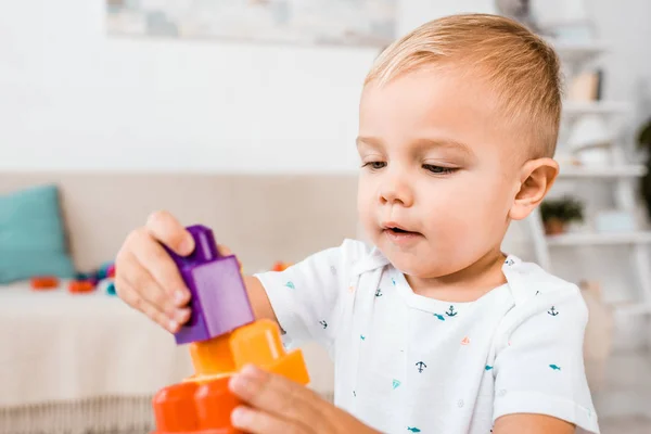 Close up of adorable toddler playing with colorful cubes — Stock Photo