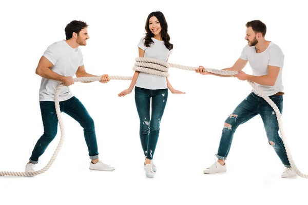 Wütende Männer ziehen Seil um lächelnde junge Frau, isoliert auf weißem Grund — Stockfoto