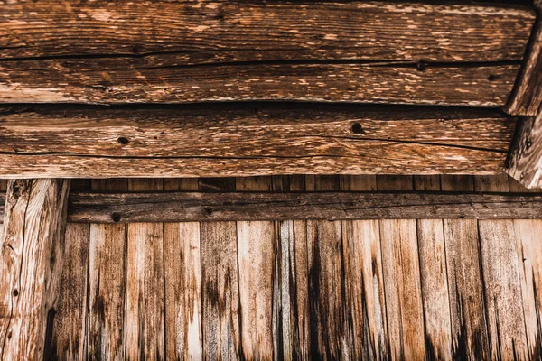 Tábuas de madeira texturizadas castanhas intemperizadas — Fotografia de Stock