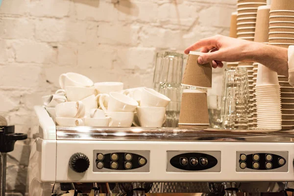 Cropped view of barista holding brown disposable cup — Stock Photo