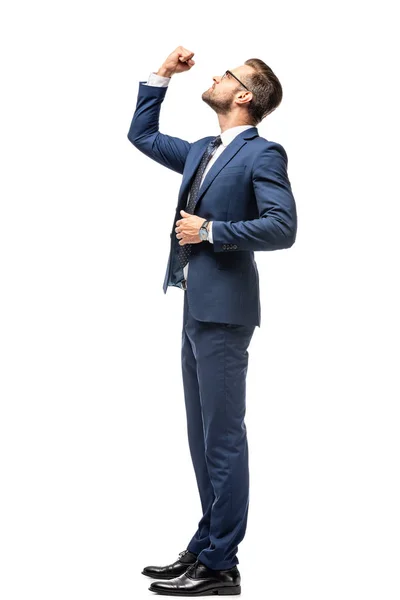 Hombre de negocios enojado en traje con puño cerrado aislado en blanco - foto de stock