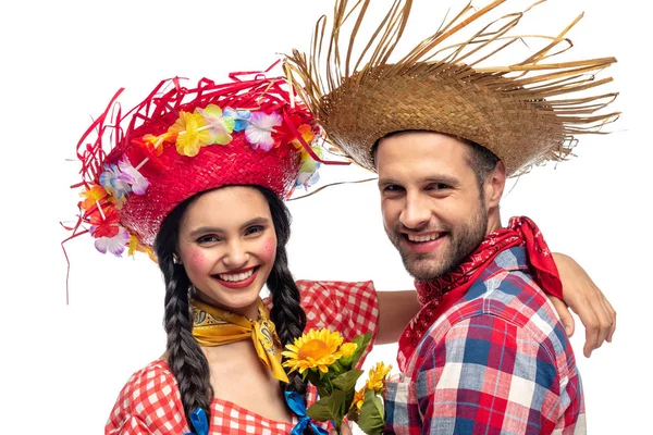 Homem feliz e mulher jovem em roupas festivas com girassóis olhando para a câmera isolada no branco — Fotografia de Stock