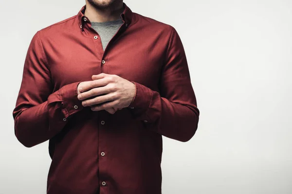 Vue partielle de l'homme avec les mains jointes isolées sur le concept gris, émotion humaine et expression — Photo de stock