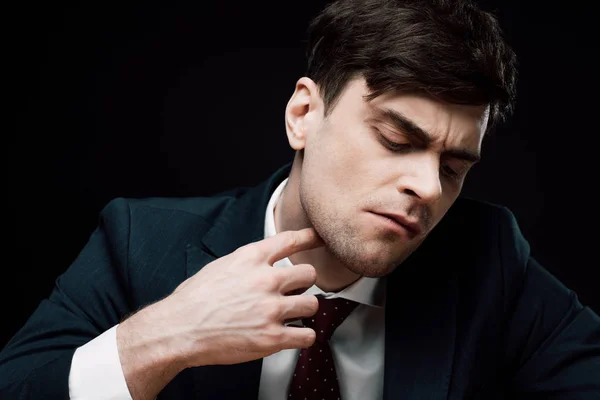 Mudo hombre de negocios señalando con el dedo en el cuello, emoción humana y concepto de expresión - foto de stock