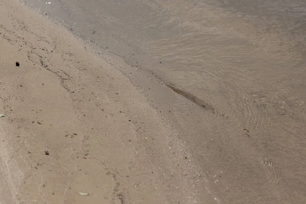 Superfície texturizada marrom com areia e água com espaço de cópia — Fotografia de Stock