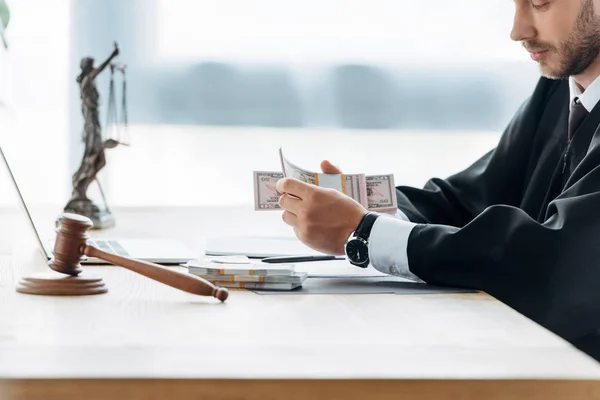 Cropped view of judge counting money near gavel — Stock Photo