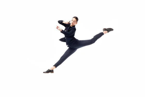 Gracieuse femme d'affaires parlant sur smartphone et regardant la montre tout en lévitant dans la danse isolée sur blanc — Photo de stock