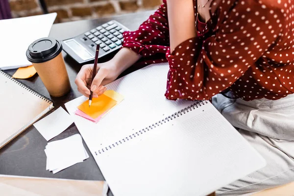 Cropped view of student writing on bright paper stickers — Stock Photo