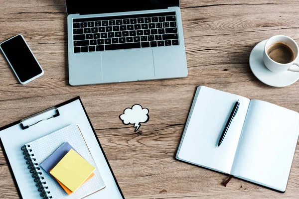 Top view of laptop near smartphone with blank screen and sticky notes on table — Stock Photo