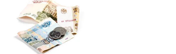 Plano panorámico de rublos y monedas aislados en blanco - foto de stock