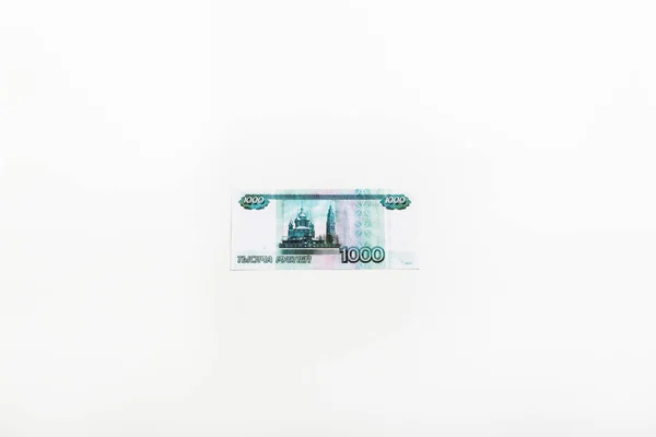 Vista superior do dinheiro russo isolado em branco com espaço de cópia — Fotografia de Stock