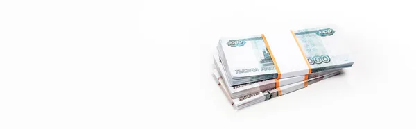 Colpo panoramico di denaro russo isolato su bianco — Foto stock
