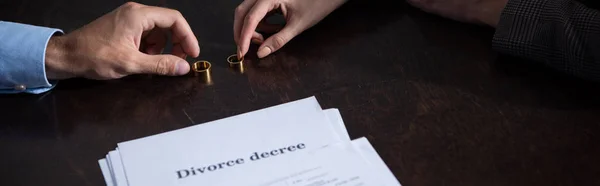 Panoramic shot of couple with rings and divorce documents — Stock Photo