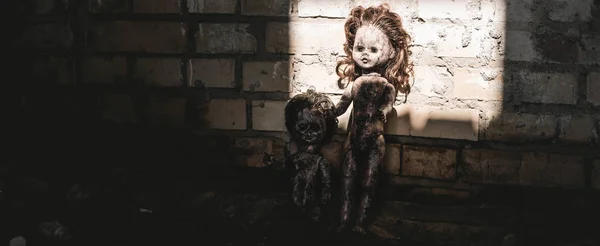 Panoramic shot of old and scary baby dolls near brick wall, post apocalyptic concept — Stock Photo