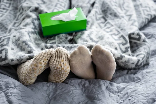 Cropped view of girlfriend and boyfriend in wool socks — Stock Photo