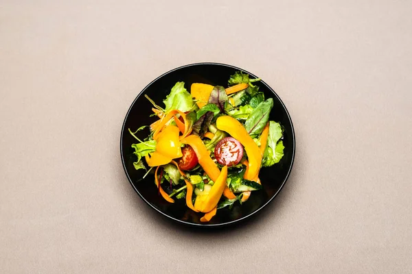 Top view of healthy salad in black plate on table — Stock Photo