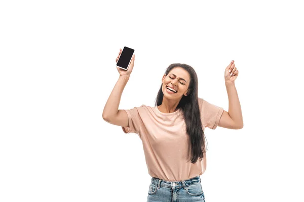 Збуджена афроамериканка тримає смартфон з порожнім екраном і показує жест переможця ізольовано на білому — стокове фото