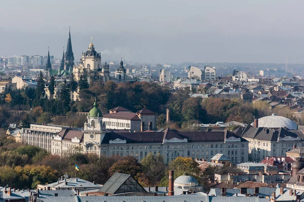 LVIV, UKRAINE - OCTOBER 23, 2019: aerial view of city hall and dominican church in historical center of city — Stock Photo