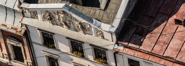 Aerial view of old house with sculptures on frontone in lviv, ukraine — Stock Photo